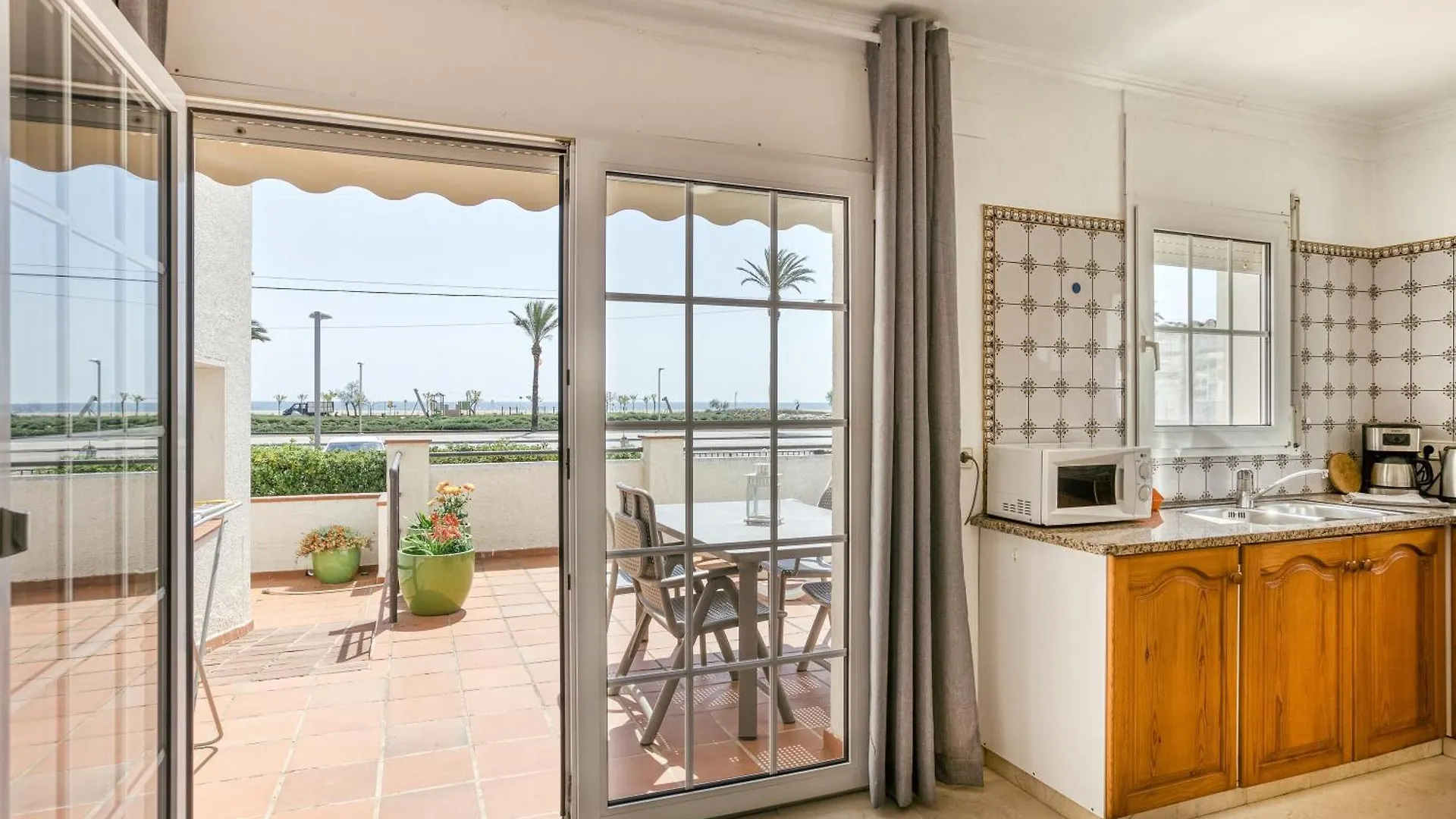 Apartment Art- Apartamentos Revilla Tacke C Empuriabrava Spain